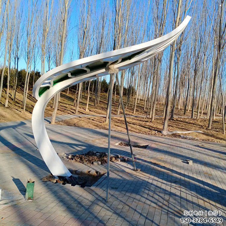 树叶雕塑优选，陆地摆件，彩绘仿真树叶雕塑供给