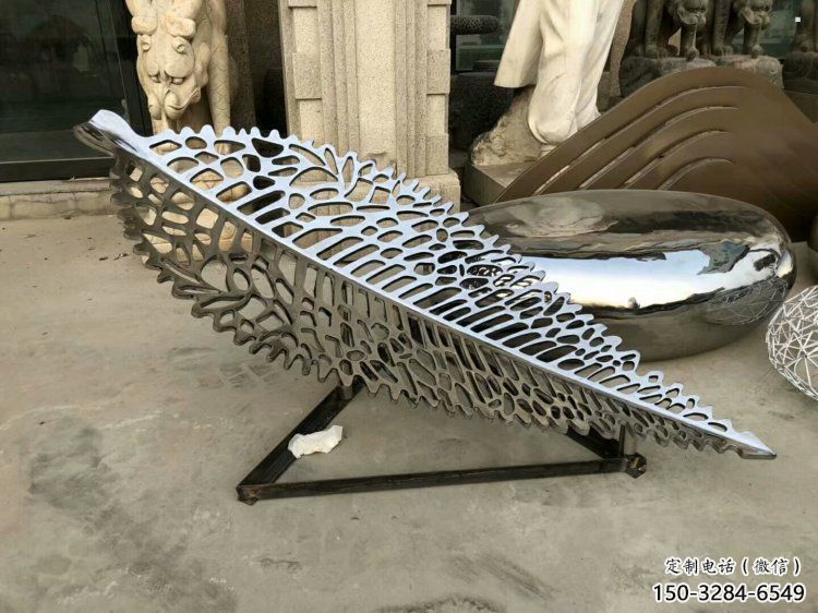 镂空树叶雕塑厂家，地标摆件，镜面镂空树叶雕塑生产商