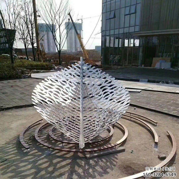 镂空树叶雕塑选用，陆地摆件，铁艺树叶雕塑加工厂家