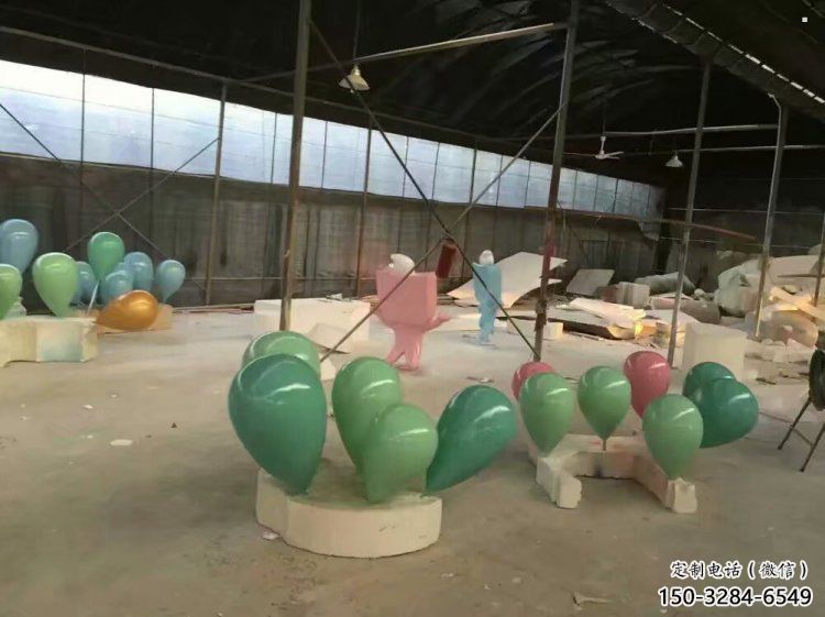 气球树雕塑厂家，彩绘构件，玻璃钢气球树雕塑供应