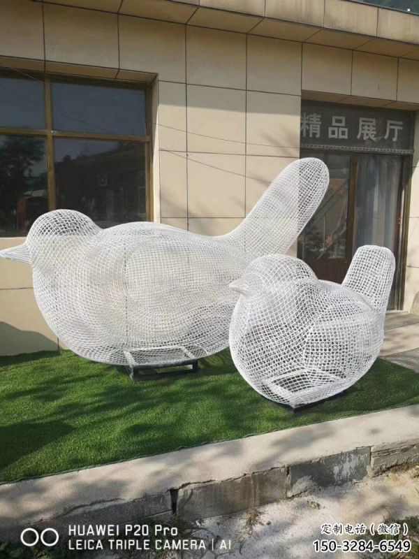 镂空鸟雕塑观赏型，街景小品，铁艺小鸟雕塑厂家常用