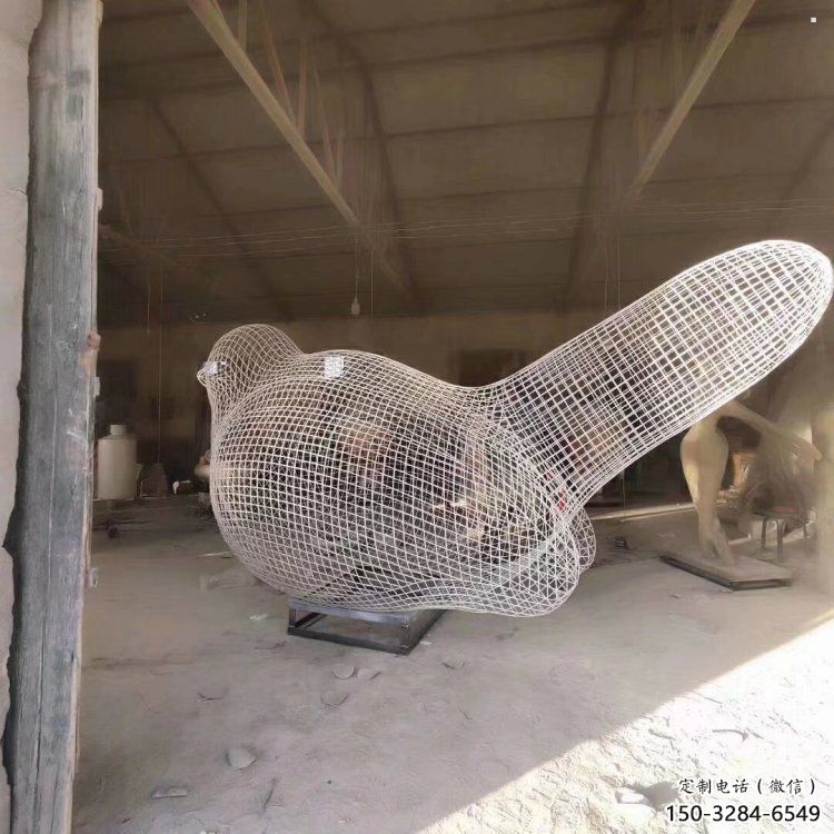 镂空鸟雕塑批发，拉丝工艺，铁艺小鸟雕塑承接