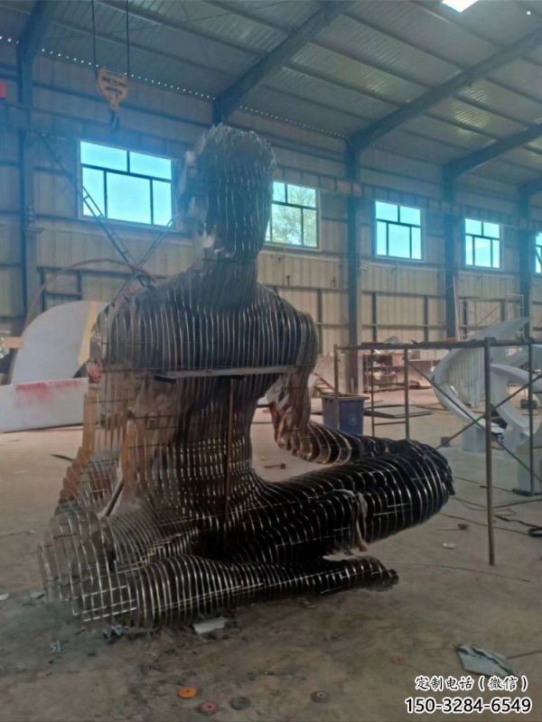 镂空编织人物雕塑制造，白钢构件，铁艺人物雕塑提供