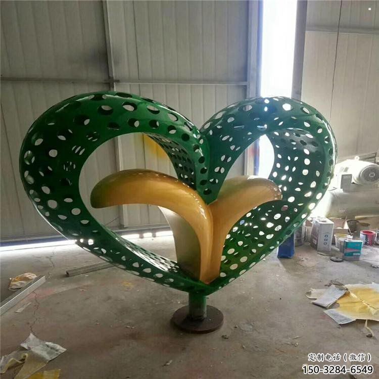 爱心雕塑批发，拉丝工艺，园林不锈钢爱心雕塑承接