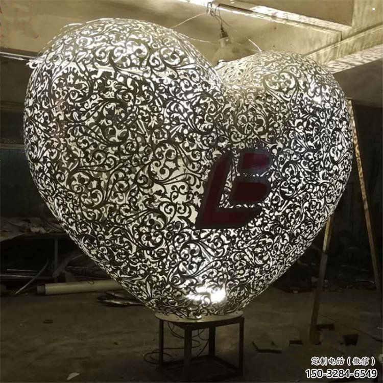 镂空心形雕塑，灯光配置结构，不锈钢灯光心形雕塑厂家