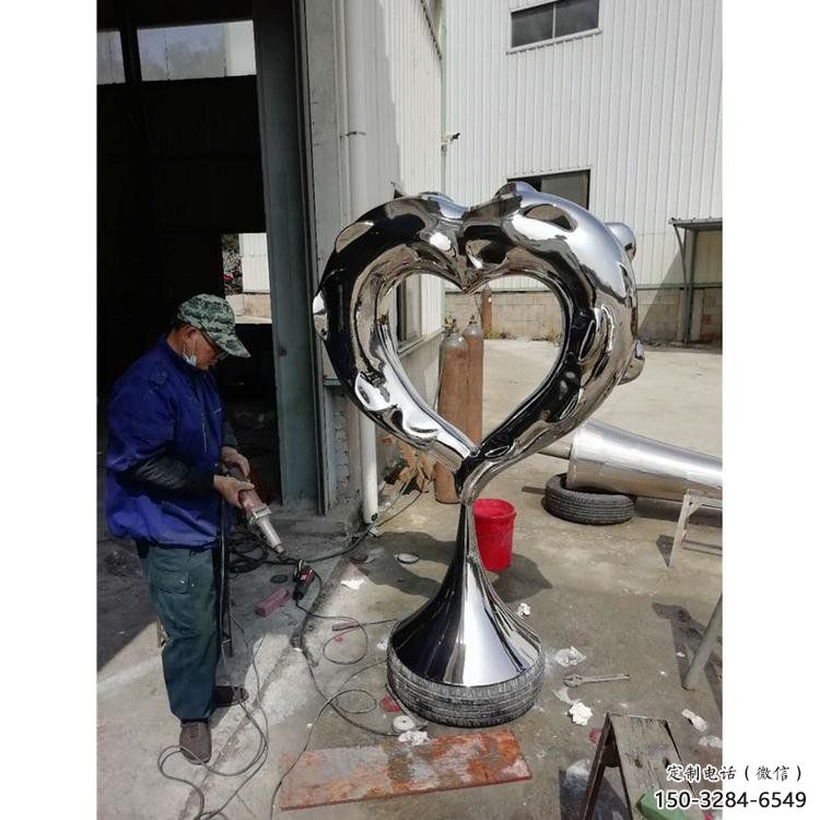 心形雕塑工厂选用，街道标识，景观镜面心形雕塑批发