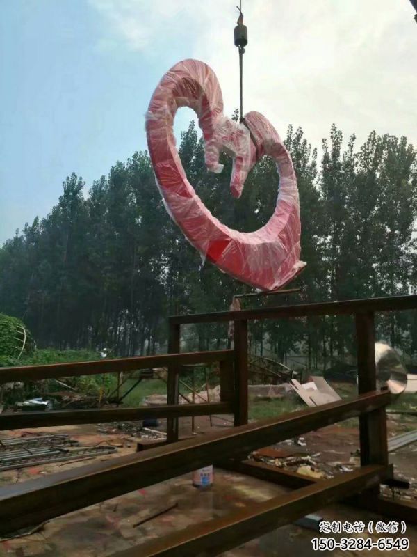 爱心雕塑提供，美陈雕塑，景观烤漆爱心雕塑承接
