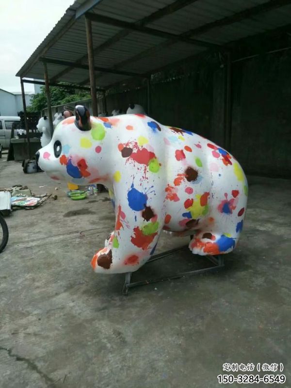 彩绘熊猫雕塑定价，街头雕塑，烤漆彩绘熊猫雕塑定价