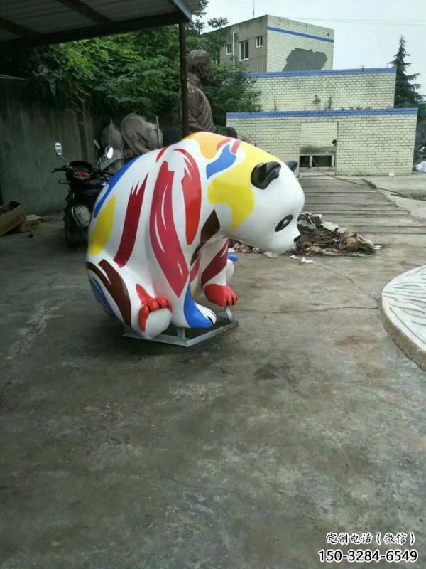 公共熊猫雕塑订做，城市装饰，庭院彩绘熊猫雕塑展品