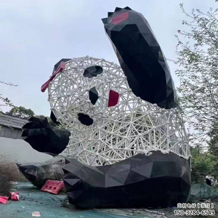 景区熊猫雕塑优选，圆雕体系，镂空切面熊猫雕塑选定