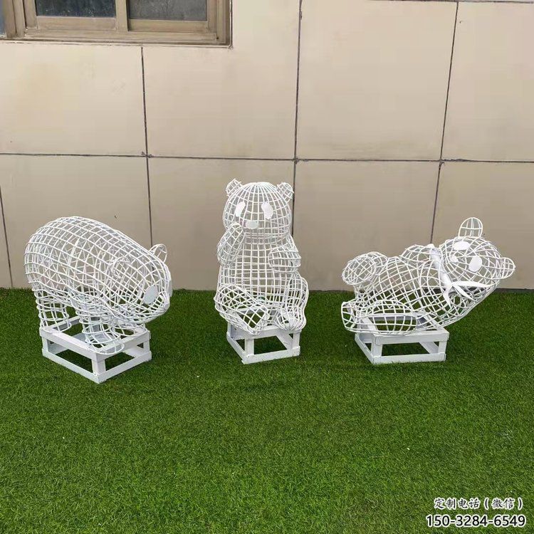 广场熊猫雕塑优价，钢管组合，镂空熊猫雕塑厂家
