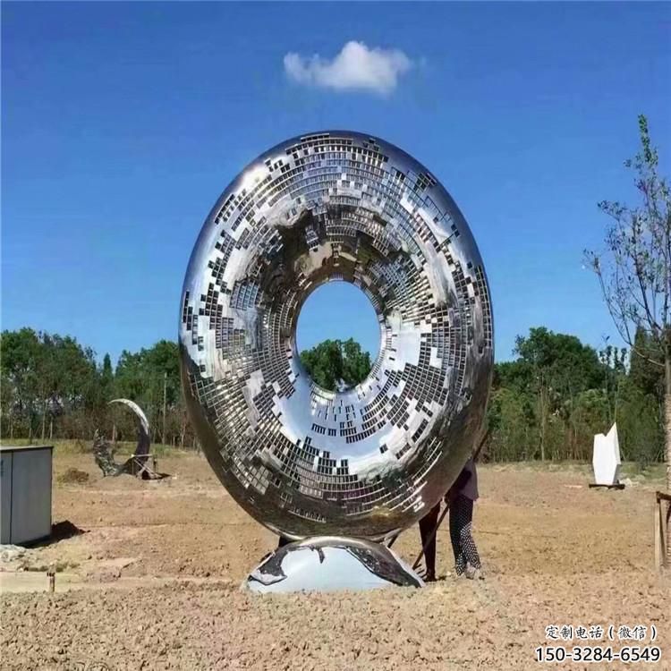 镂空圆环雕塑制造商，美陈雕塑，不锈钢圆环雕塑供给