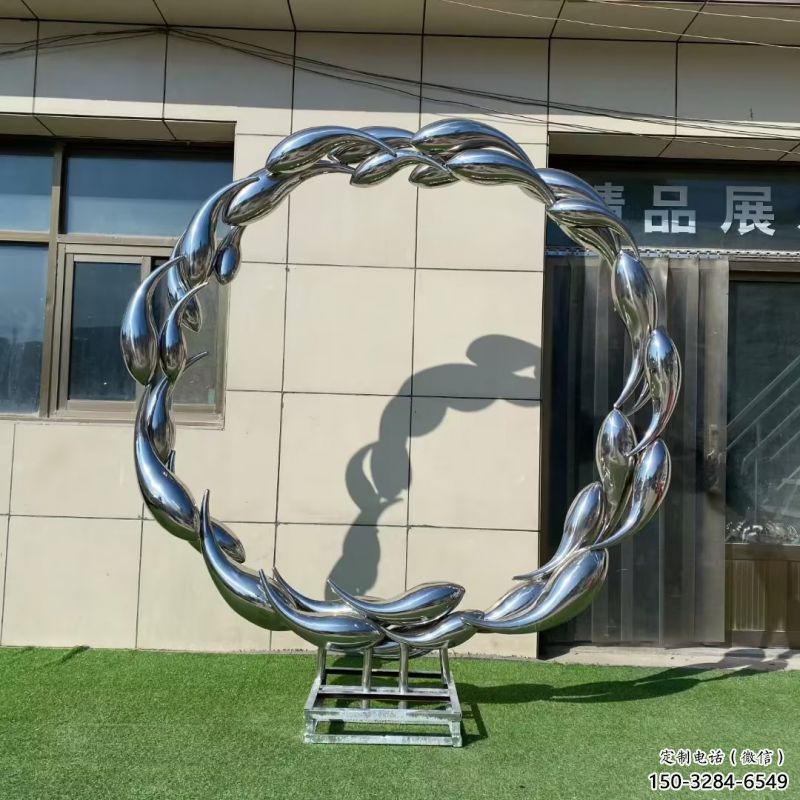 金鱼雕塑订做特供，室外软装，标志圆环金鱼雕塑供应