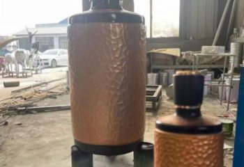 艺术酒瓶雕塑展品，室外软装，展示玻璃钢酒瓶雕塑订做