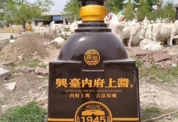 洋酒瓶雕塑专供，景区雕塑，玻璃钢洋酒瓶雕塑提供