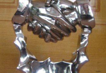 握手雕塑承接，喷泉雕塑，不锈钢握手雕塑优价