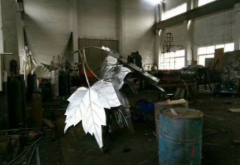 枫叶雕塑承接，城市装饰，大型不锈钢枫叶雕塑厂家