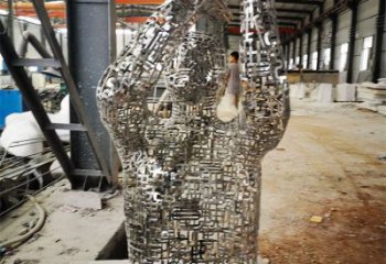 镂空人物雕塑展品，景观概念，铁艺字母人物雕塑优选