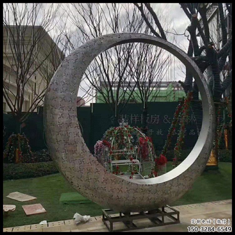 月牙雕塑工厂优选，城市装饰，景观镂空月牙雕塑供给