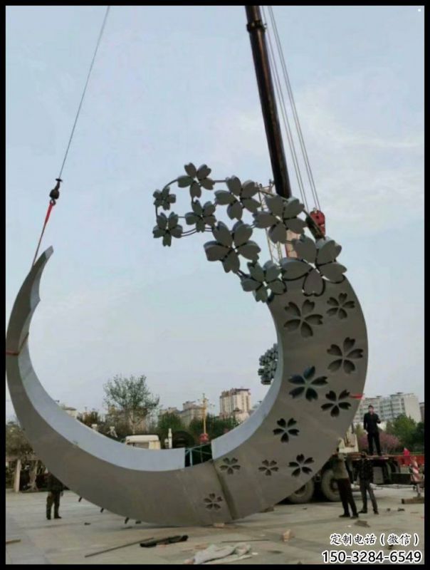 街头月牙雕塑 街头月牙雕塑