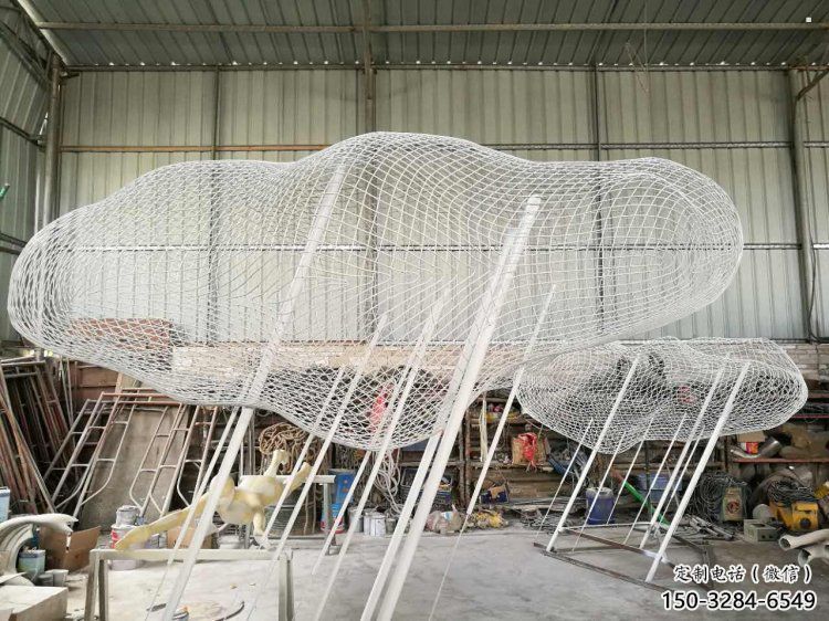 镂空云朵雕塑，编织工艺制作，金属景观雕塑