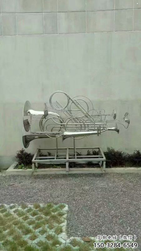 镂空军号雕塑