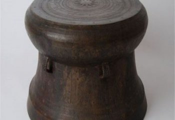 铜鼓雕塑专供，景区雕塑，城市铜鼓雕塑提供