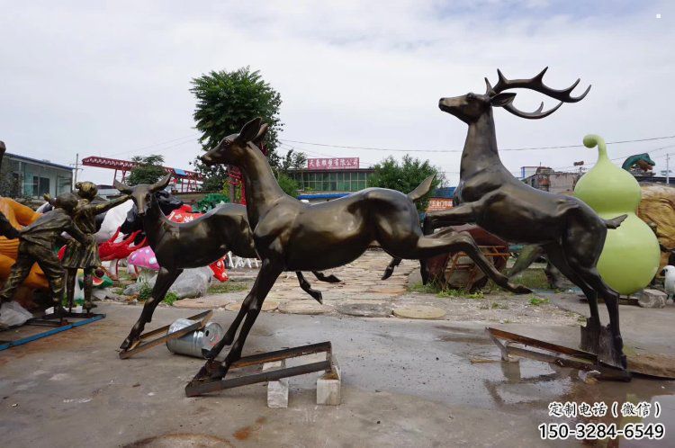 长乐户外小鹿批发，动物雕塑，梅花鹿铜雕塑供求