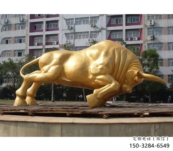 牡丹江风景区开荒牛雕塑
