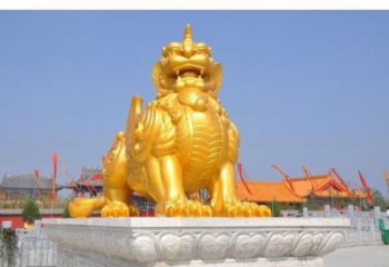 城东广场貔貅雕塑，动物彩绘雕塑，抽象效果