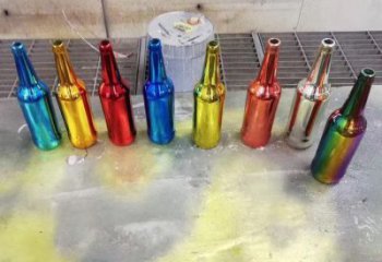 威海公园啤酒瓶雕塑定价，村标概念，玻璃钢啤酒瓶雕塑选用