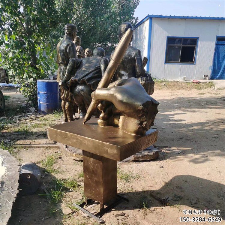 湖州手握钢笔雕塑，街道标识，玻璃钢手握钢笔雕塑厂家