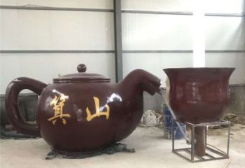 伊犁商业街酒壶雕塑