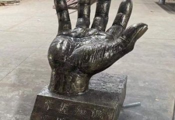 玉溪手掌雕塑厂家，公园小品，玻璃钢手掌雕塑优选